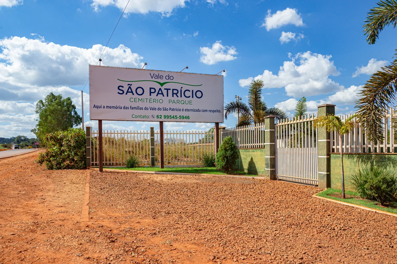 Entrada do Cemitério Parque Vale do São Patrício